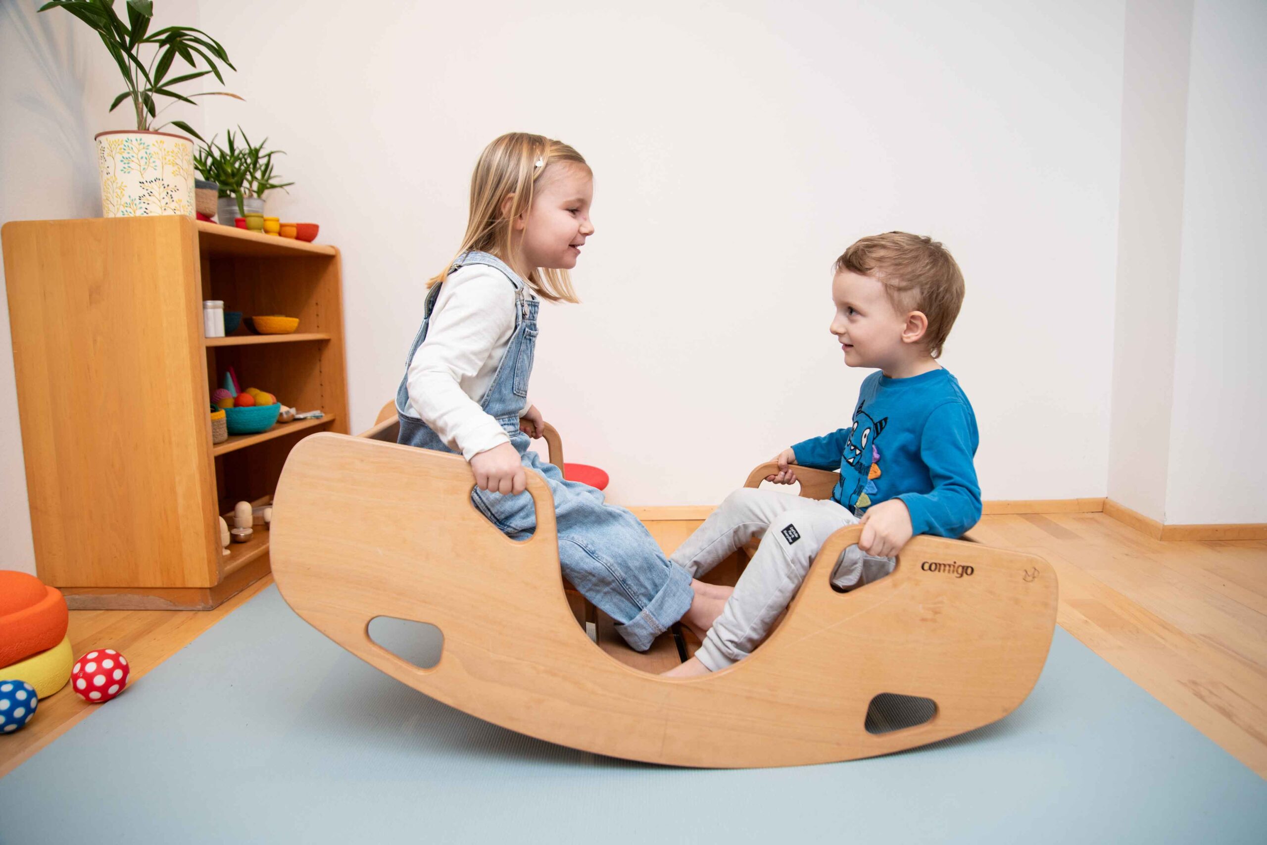 Comigo_web_250106_AIZ_0373 Pikler-Dreieckständer mit Rutschbrett